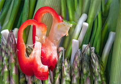 Photo of perrers, leeks, spring onion and asparagus as a vegetable landscape
